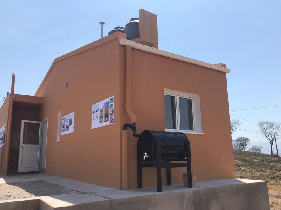 Vivienda sustentable en Jujuy: eficiencia energética, energías renovables y recolección de aguas. 
