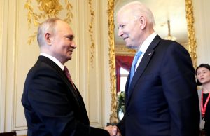 El G7 quiere imponer un precio tope al crudo ruso