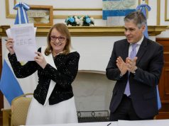 YPF y Santa Cruz firman un acuerdo para invertir USD 400 millones en 2022