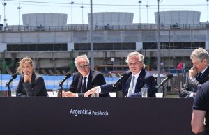 Alberto inauguró la Central de Ensenada y puso en duda la fecha de finalización del gasoducto