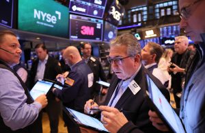 El colapso de dos bancos en EEUU arrastra los precios del petróleo y genera pánico en el mercado