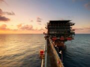 La AIE reduce su previsión de oferta mundial de petróleo por bloqueo en el estrecho de Ormuz