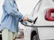 Suben los combustibles hasta el 5% pero no en los surtidores de YPF