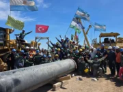 Histórica soldadura: terminaron de unir el oleoducto Vaca Muerta Sur