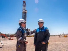YPF y Toyota renuevan su alianza estratégica en el marco de una visita a Vaca Muerta