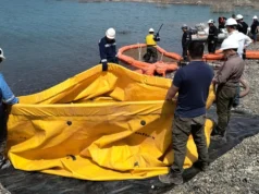 Realizaron un simulacro de derrame de petróleo en el lago Casa de Piedra