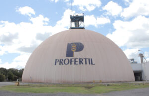 YPF se desprendió de su parte en Profertil y la empresa quedó en manos de Adecoagro