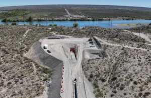 Oleoducto VMOS: empezó el cruce del río Negro con una perforación dirigida