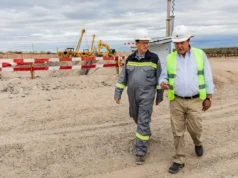 Histórico cruce del oleoducto VMOS por el río Negro