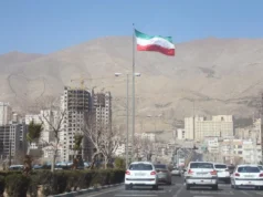 Irán cierra el Estrecho de Ormuz y amenaza con “prender fuego a cualquier barco que intente cruzarlo”