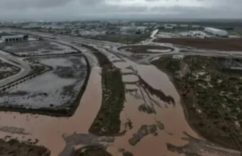Evacúan cinco pacientes aislados por temporal en Rincón de los Sauces hacia Neuquén