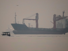 Ormuz vuelve a quedar bajo fuego tras dos ataques contra buques petroleros