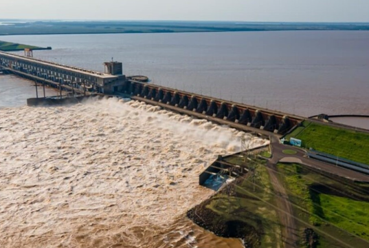 El Niño: abrieron las compuertas de Yacyretá y cae el costo de la energía por la mayor cantidad de agua en el Paraná